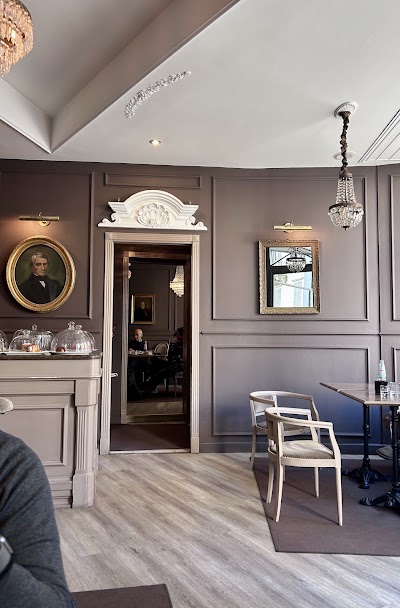 Cafe Marly atmosphere
