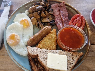 Medi Eatery and Macchiato Bar atmosphere