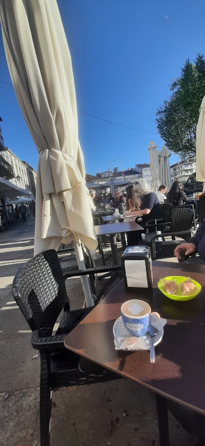 Candelas Cafe Bar Chefy atmosphere