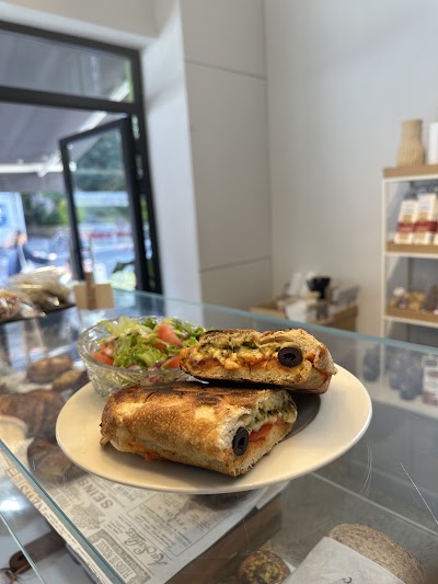 אליה קפה - eliya caffe atmosphere