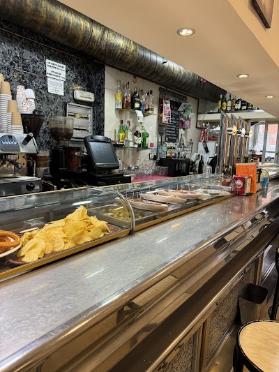 Interior of Cafeteria Dos Passos in Madrid