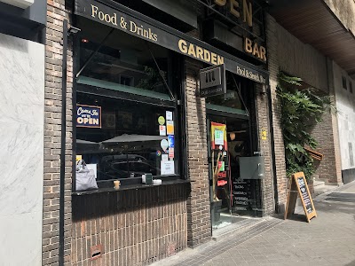 Café Pub Garden atmosphere