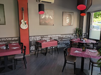 Ardreea Cafeteria Bar atmosphere
