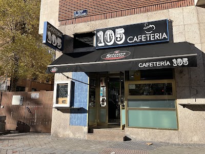 105 Cafetería atmosphere