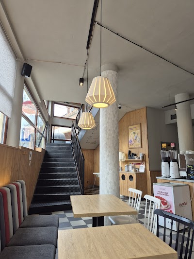 CrossCafe Plzeňská brána atmosphere
