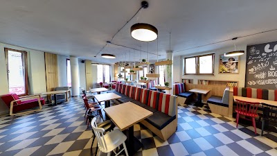 CrossCafe Plzeňská brána