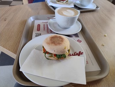 CrossCafe Plzeňská brána coffee