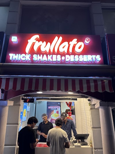 FRULLATO THICK SHAKES AND DESSERTS atmosphere