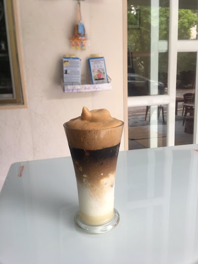 KHỎE TỰ NHIÊN ( Natural Cafe ) - Nước ép, sinh tố, kem hoa quả Cô Duyên atmosphere