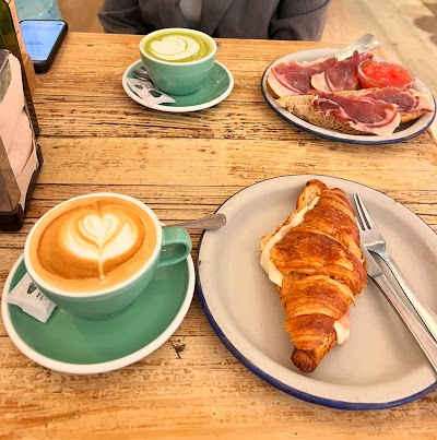 Madridelicia Bakery and Cafe atmosphere