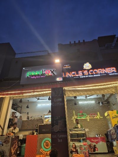 Uncle’s corner atmosphere