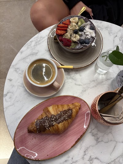 MISE EN PLACE Brunch-Bakery & Specialty coffee atmosphere