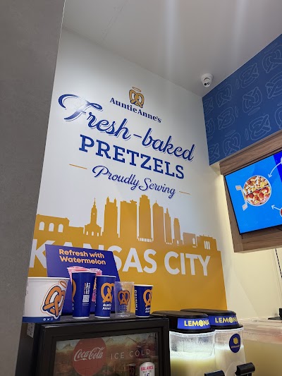 Auntie Anne's atmosphere