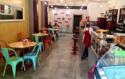 Cafetería Heladería Panadería El Polvorín atmosphere