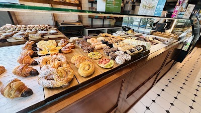 Interior of Santagloria Coffee & Bakery in Madrid