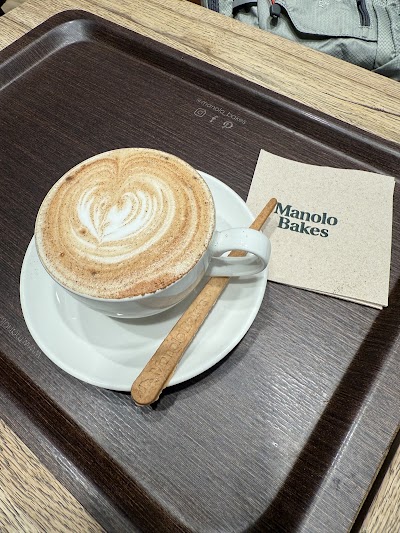 Manolo Bakes atmosphere